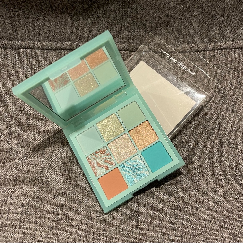 HUDA Beauty Pastel Mint Eyeshadows Palette